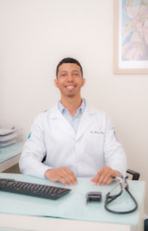 Dr. Felipe Freire da Silva, Reumatologista
